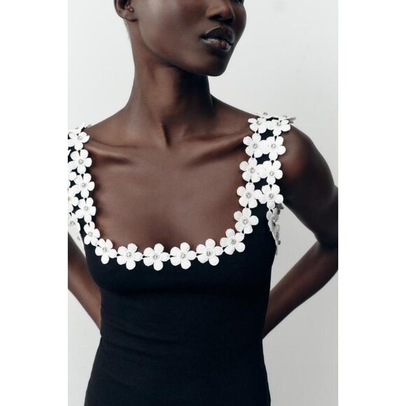 ZARA STRETCH DRESS WITH FLOWER HARDWARE - Picture 1 of 8